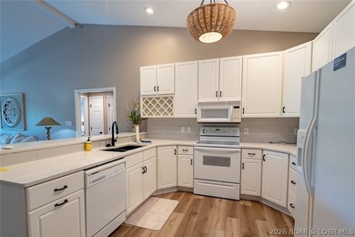 This top-floor Lazy Days condo shows like brand new and is being - photo 9