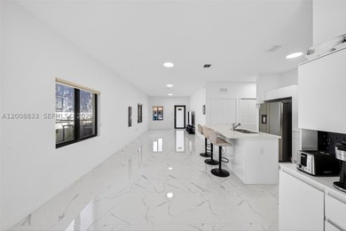 Newly built and meticulously maintained by its original owner - photo 11