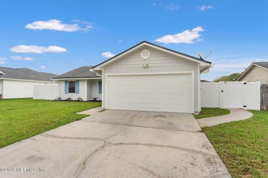 Welcome Home to Cinnamon Lakes! This 3 bedroom, 2 bath gem is - photo 4