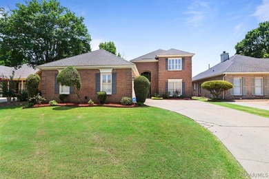 TOWNE LAKE GOLF COURSE BEAUTY! Don't miss this beautifully - photo 1