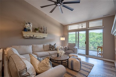 This top-floor Lazy Days condo shows like brand new and is being - photo 9