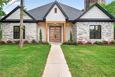 Quality New Construction Home by Robberson Custom Homes! - photo 1