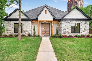 Quality New Construction Home by Robberson Custom Homes! - photo 3