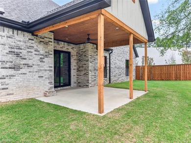 Quality New Construction Home by Robberson Custom Homes! - photo 4