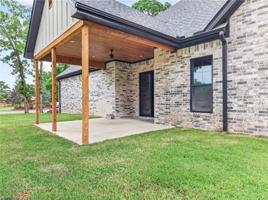 Quality New Construction Home by Robberson Custom Homes! - photo 5