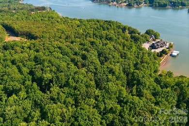 Welcome to a landmark Lake Wylie waterfront estate offering an - photo 5