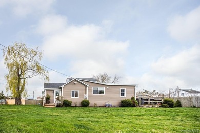 Welcome to 24 Blue Point Road! a beautifully updated ranch - photo 5