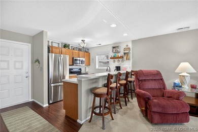 Welcome to 312 Windsor Bay #2A! This beautifully furnished - photo 6