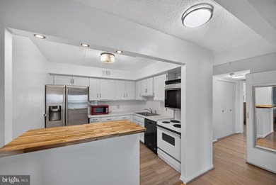 Fabulous 11th floor Condo in Valley Forge Towers offering Resort - photo 9