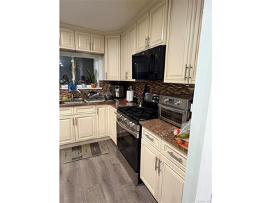 This well-maintained 3-bedroom, 1 full bath, and 2 half-bath - photo 15