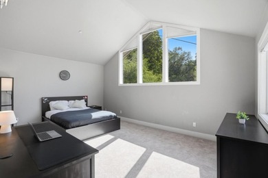 LUXURIOUS CHALET MINUTES FROM SARATOGA VILLAGE | Unfolding - photo 41