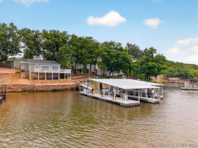 COMPLETELY REMODELED & FULLY FURNISHED! This turnkey 2-bedroom - photo 2