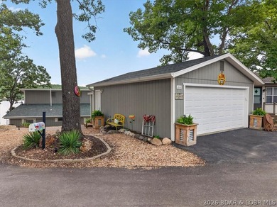 COMPLETELY REMODELED & FULLY FURNISHED! This turnkey 2-bedroom - photo 4