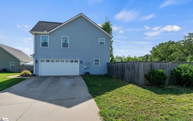 Welcome to 139 N Lakeview Dr in Duncan-a charming two-story - photo 4