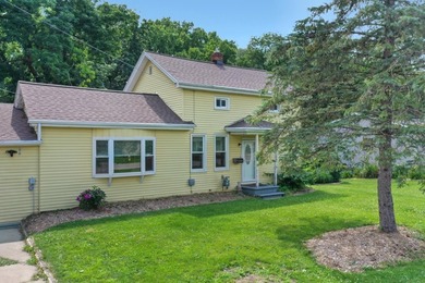 Located near parks, school, and UWGB this 3BR/1BA 1.5 story home - photo 24