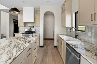 Experience the perfect blend of luxury, comfort, and convenience - photo 24