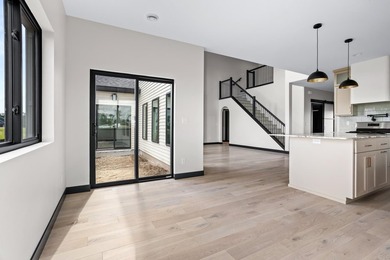 Experience the perfect blend of luxury, comfort, and convenience - photo 27