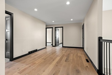 Experience the perfect blend of luxury, comfort, and convenience - photo 40