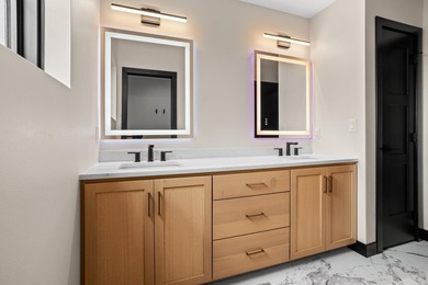 Experience the perfect blend of luxury, comfort, and convenience - photo 47