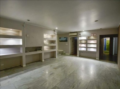 Corner lot with house in Marbella - Zoned RM3/C2 - Leased - photo 4