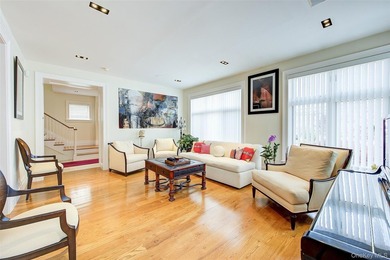 Rebuilt in 2004, this stunning residence sits on an oversized 7 - photo 10
