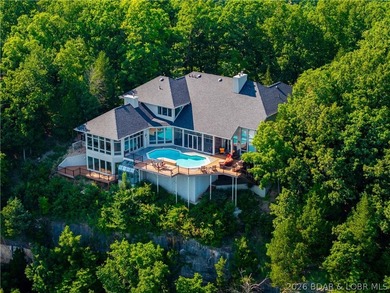 Experience exceptional craftsmanship & timeless design in this - photo 1