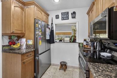 Beautifully maintained 2BR/2BA end-unit villa in desirable - photo 12