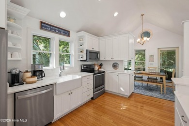 Golf course living wrapped in maritime forest privacy. Nestled - photo 8