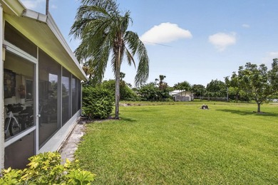 Beautifully maintained 2BR/2BA end-unit villa in desirable - photo 32