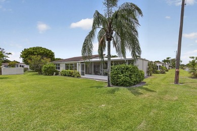 Beautifully maintained 2BR/2BA end-unit villa in desirable - photo 35
