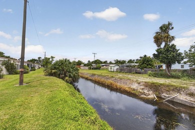 Beautifully maintained 2BR/2BA end-unit villa in desirable - photo 39