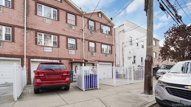 Fully renovated 2-family, 2007 brick-built house. Features 3 bed - photo 2