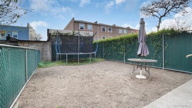 Fully renovated 2-family, 2007 brick-built house. Features 3 bed - photo 3