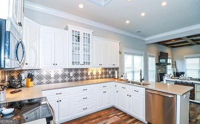 Welcome to Iron Horse, a beautifully designed property - photo 9