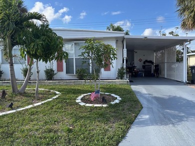 WELL MAINTAINED WITH 2 BEDROOMS, 2 BATHS AND A FLORIDA ROOM WITH - photo 2