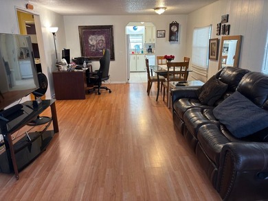 WELL MAINTAINED WITH 2 BEDROOMS, 2 BATHS AND A FLORIDA ROOM WITH - photo 8