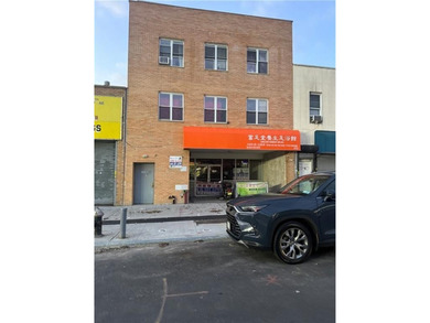 Location! Location! Location! Great investment opportunity to - photo 3