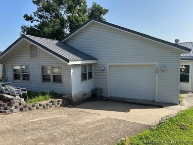 Wonderful lake view from this Gravois home. Original owner is - photo 1