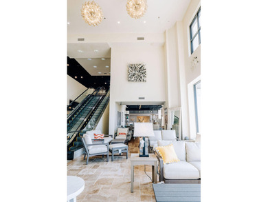 Extraordinary freestanding retail building oriented on a prime - photo 18