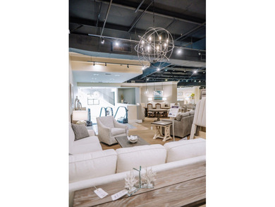 Extraordinary freestanding retail building oriented on a prime - photo 19