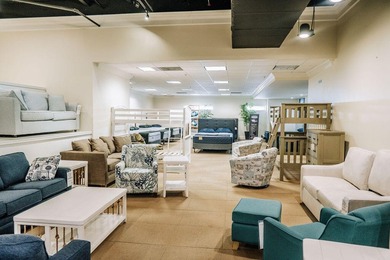 Extraordinary freestanding retail building oriented on a prime - photo 22