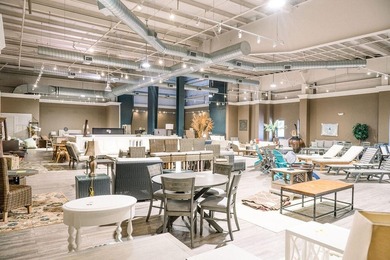 Extraordinary freestanding retail building oriented on a prime - photo 30
