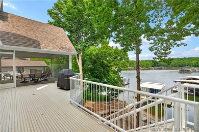 4 BED/4.5 BATHS/3600+ SQ.FT., 115' LAKEFRONT ON 2 LOTS WITH - photo 2