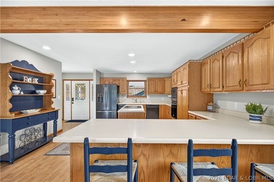 4 BED/4.5 BATHS/3600+ SQ.FT., 115' LAKEFRONT ON 2 LOTS WITH - photo 7