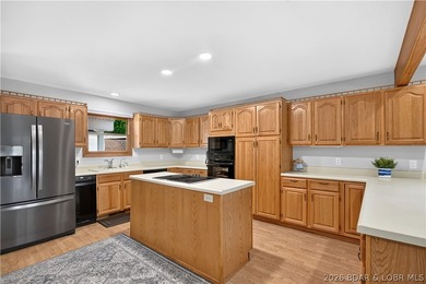 4 BED/4.5 BATHS/3600+ SQ.FT., 115' LAKEFRONT ON 2 LOTS WITH - photo 8