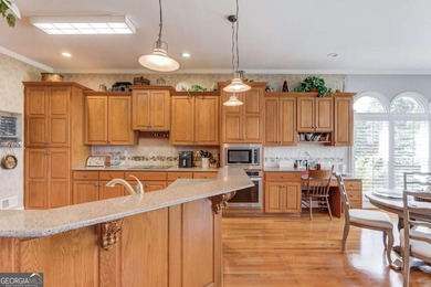 Welcome to this beautifully maintained Frank Betz designed ranch - photo 13