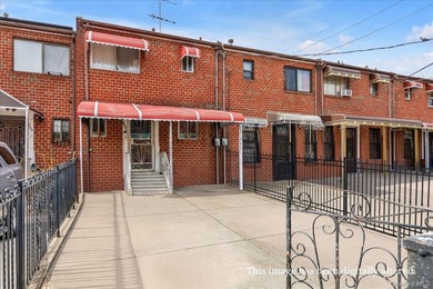 Welcome to this 2-bedroom, 3.5-bath home located in Brooklyn - photo 1