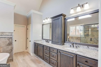 Welcome to this beautifully maintained Frank Betz designed ranch - photo 25