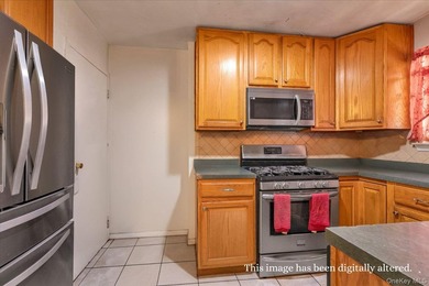 Welcome to this 2-bedroom, 3.5-bath home located in Brooklyn - photo 7
