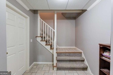 Welcome to this beautifully maintained Frank Betz designed ranch - photo 36